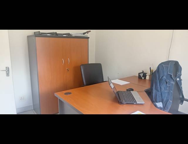 380M² OFFICE FOR SALE IN FLAMWOOD